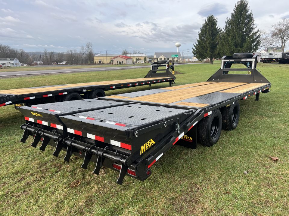 New 2026 Big Tex Trailers 22GN 20+5 Gooseneck Deckover Trailer