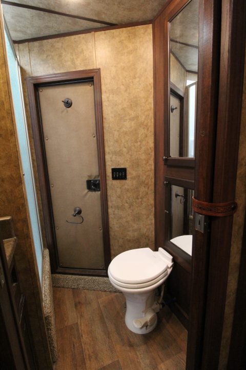 Used 2018 Exiss Escape 7410 - 10' sw Living Quarters 4 Horse Trailer