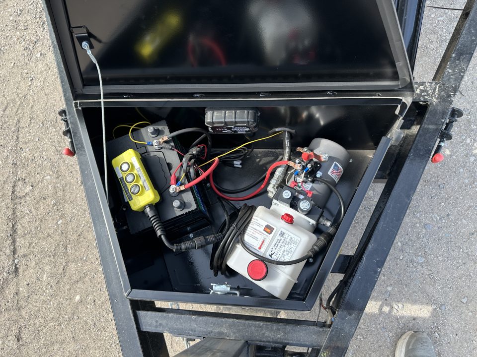 New 2026 Down 2 Earth Trailers 82"x20' Bumper Pull Full Power Tilt Trailer