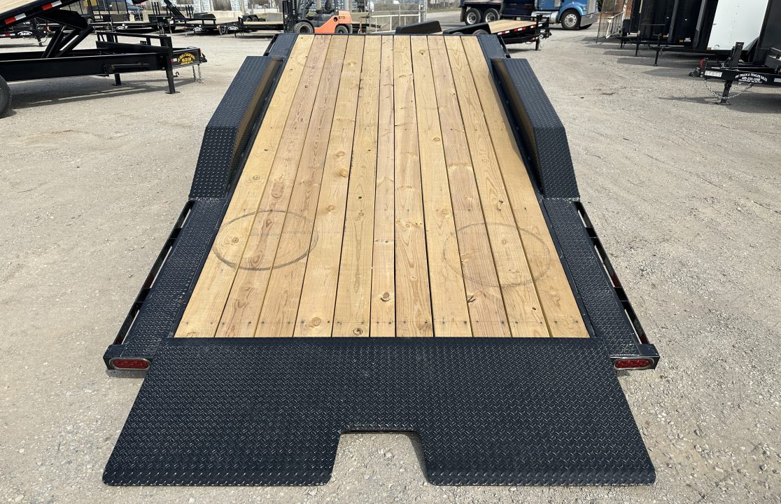 New 2026 East Texas Trailers 102"x24' BumperPull Driveover Fender Black Tilt Trailer