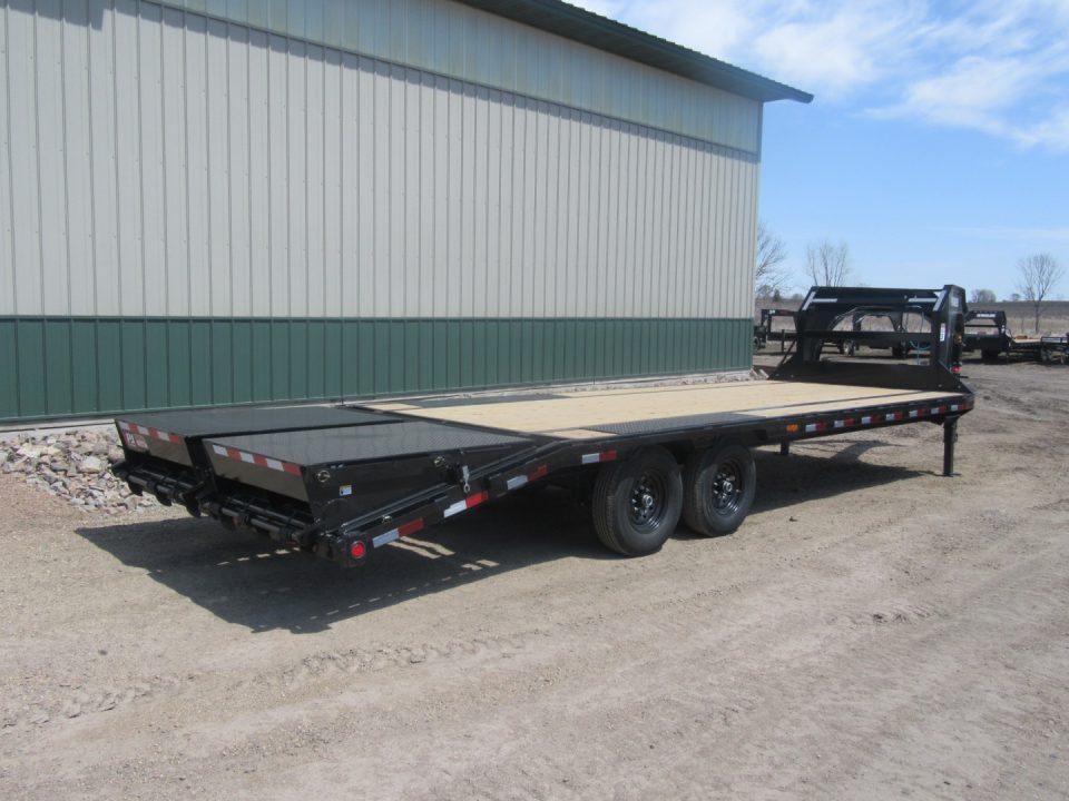 New 2026 28' 14k PJ Low Pro Gooseneck Flatbed Trailer