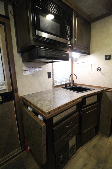 Used 2016 Trails West Sierra 13x13 LQ - 8' Wide - 4 Horse Trailer - Side Tack - Cameras - Hayrack