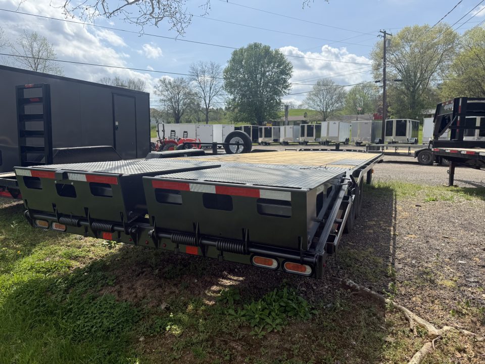 New 2026 Diamond C Trailers DEC 207 24X102 Equipment Trailer