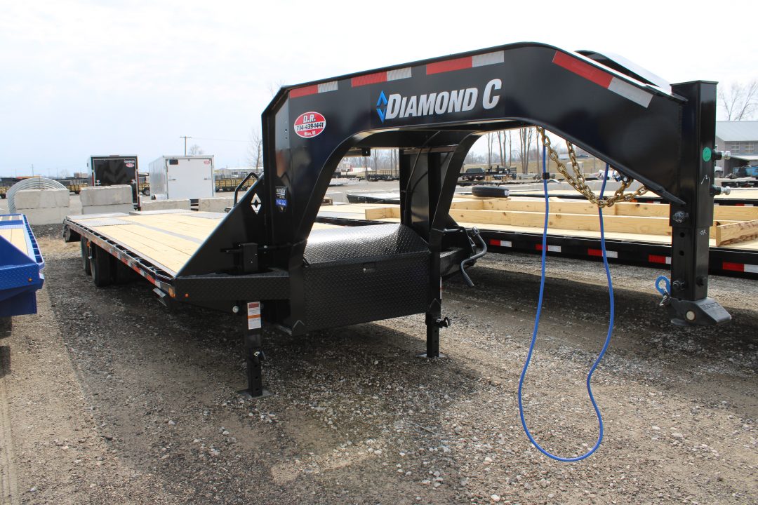 New 2026 Diamond C Trailers 32' MR 25.9K GVWR DO STOCK ID 52781 Deckover Trailer