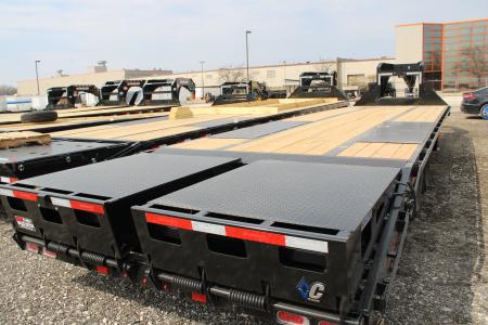 New 2026 Diamond C Trailers 32' MR 25.9K GVWR DO STOCK ID 52781 Deckover Trailer