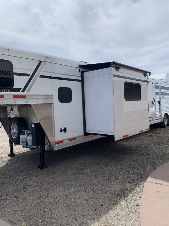 New 2026 SMC 8414SSRHT Horse Trailer