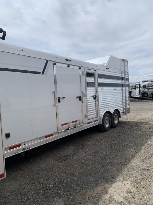 New 2026 SMC 8414SSRHT Horse Trailer