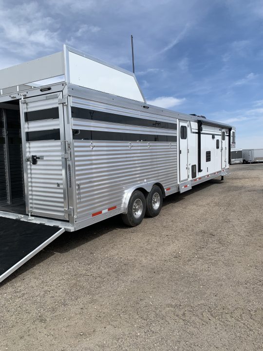 New 2026 SMC 8414SSRHT Horse Trailer