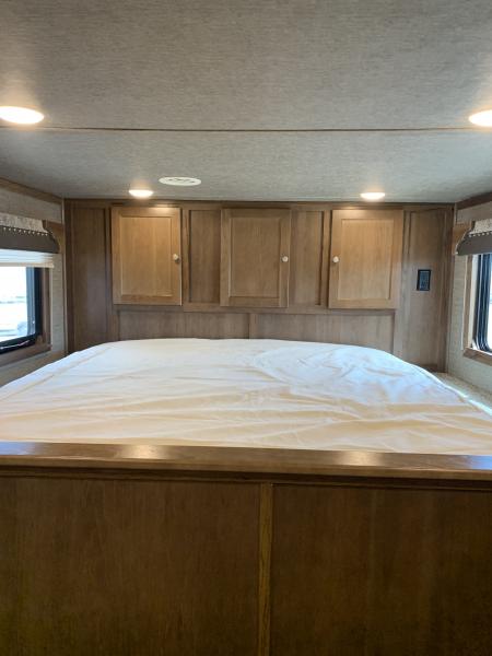 New 2026 SMC 8414SSRHT Horse Trailer