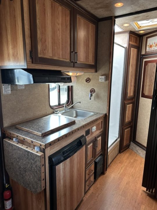 Consignment 2012 Trails West Sierra 2 Horse 8x13 Living Quarter