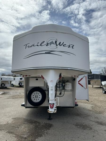 Consignment 2012 Trails West Sierra 2 Horse 8x13 Living Quarter