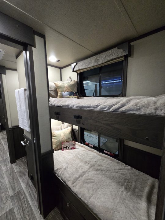 New 2026 Merhow Stampede 4H sideload w/ Bunk beds