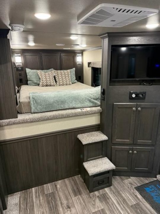 New 2026 Merhow Stampede 4H sideload w/ Bunk beds