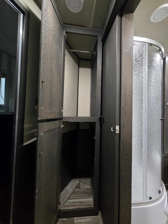 New 2026 Merhow Stampede 4H sideload w/ Bunk beds