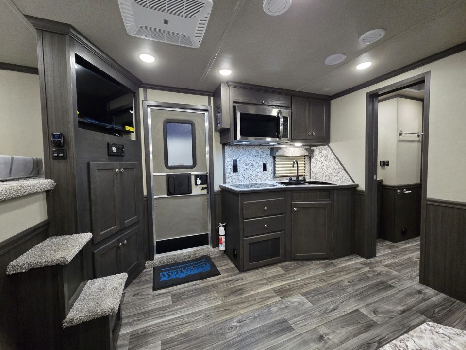 New 2026 Merhow Stampede 4H sideload w/ Bunk beds