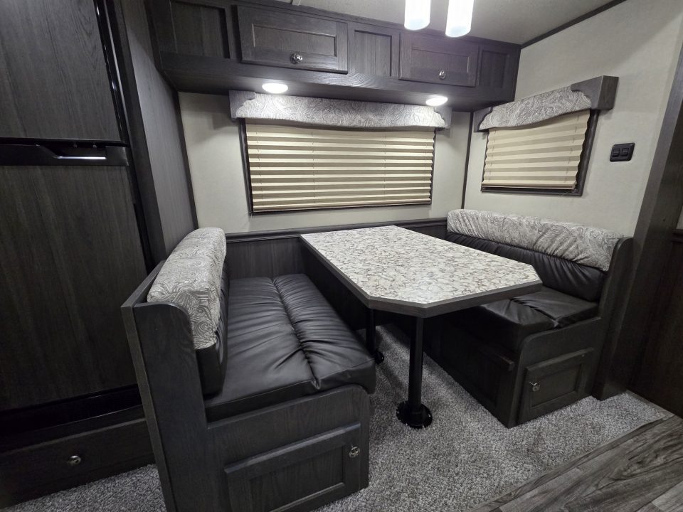 New 2026 Merhow Stampede 4H sideload w/ Bunk beds