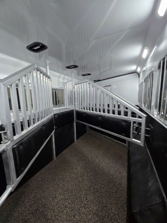 New 2026 Merhow Stampede 4H sideload w/ Bunk beds