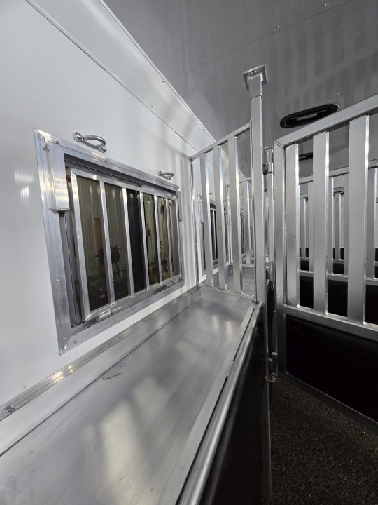 New 2026 Merhow Stampede 4H sideload w/ Bunk beds