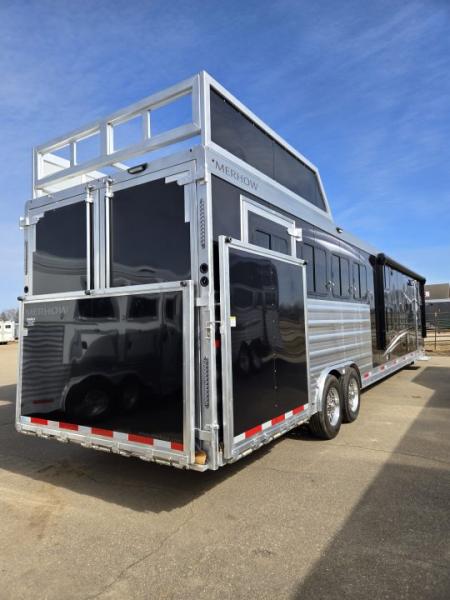 New 2026 Merhow Stampede 4H sideload w/ Bunk beds