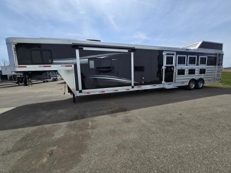 New 2026 Merhow Stampede 4H sideload w/ Bunk beds