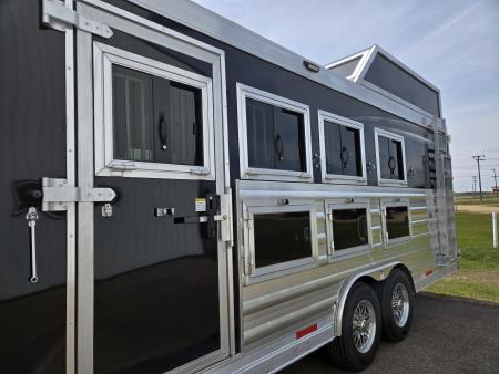 New 2026 Merhow Stampede 4H sideload w/ Bunk beds
