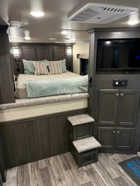 New 2026 Merhow Stampede 4H sideload w/ Bunk beds