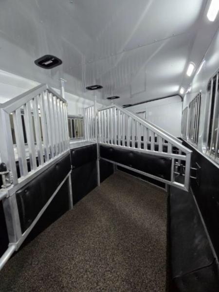 New 2026 Merhow Stampede 4H sideload w/ Bunk beds