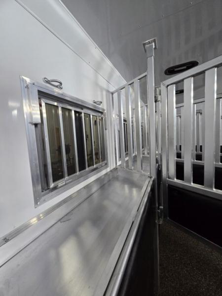 New 2026 Merhow Stampede 4H sideload w/ Bunk beds