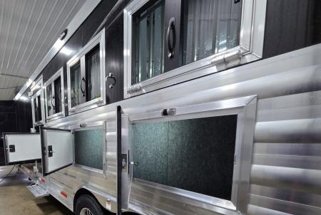 New 2026 Merhow Stampede 4H sideload w/ Bunk beds