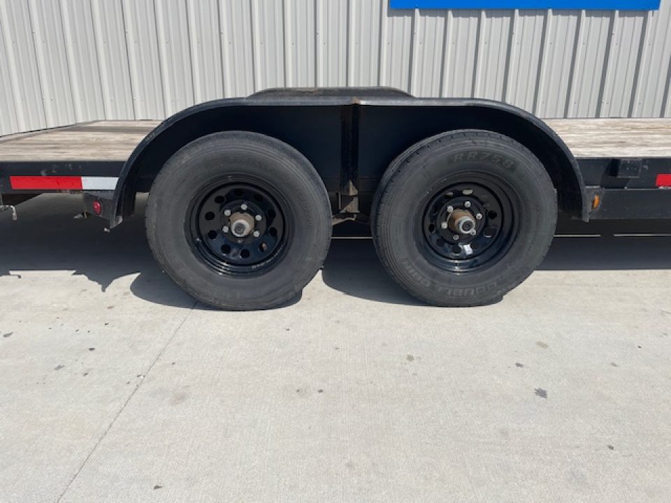 Used 2022 LONGHORN 83X20 CAR HAULER, WOOD FLOOR, (2) TANDEM 5200lb AXLES