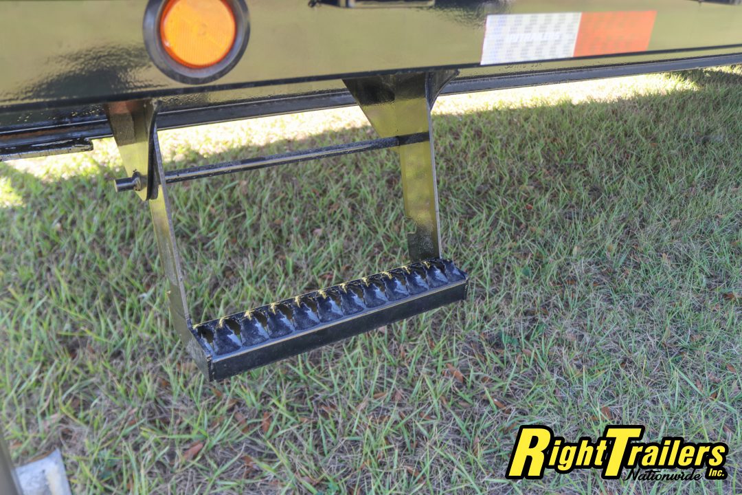 New 2026 8.5X25 PJ GOOGSENECK EQUIPMENT TRAILER