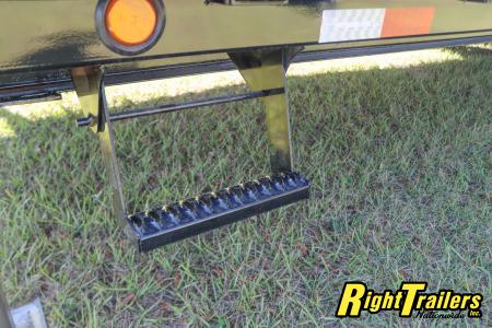 New 2026 8.5X25 PJ GOOGSENECK EQUIPMENT TRAILER
