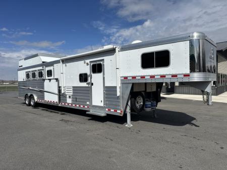 Used 2016 Elite 4 Horse Reverse Load 15' Living Quarter Trailer