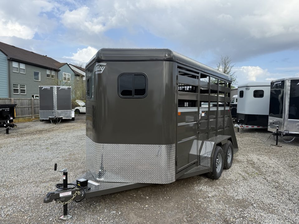 New 2026 Valley Trailers 2810 2 HORSE SLANT LOAD DELUXE 7' TALL