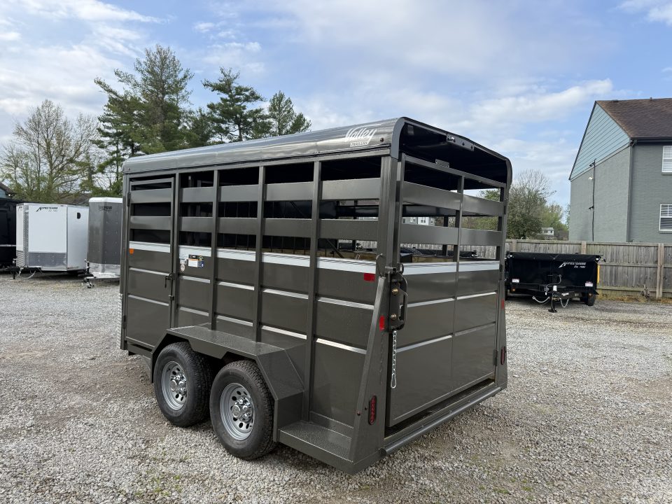 New 2026 Valley Trailers 2810 2 HORSE SLANT LOAD DELUXE 7' TALL