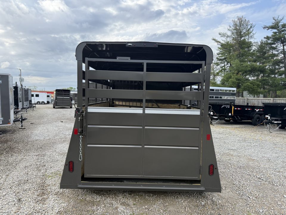 New 2026 Valley Trailers 2810 2 HORSE SLANT LOAD DELUXE 7' TALL