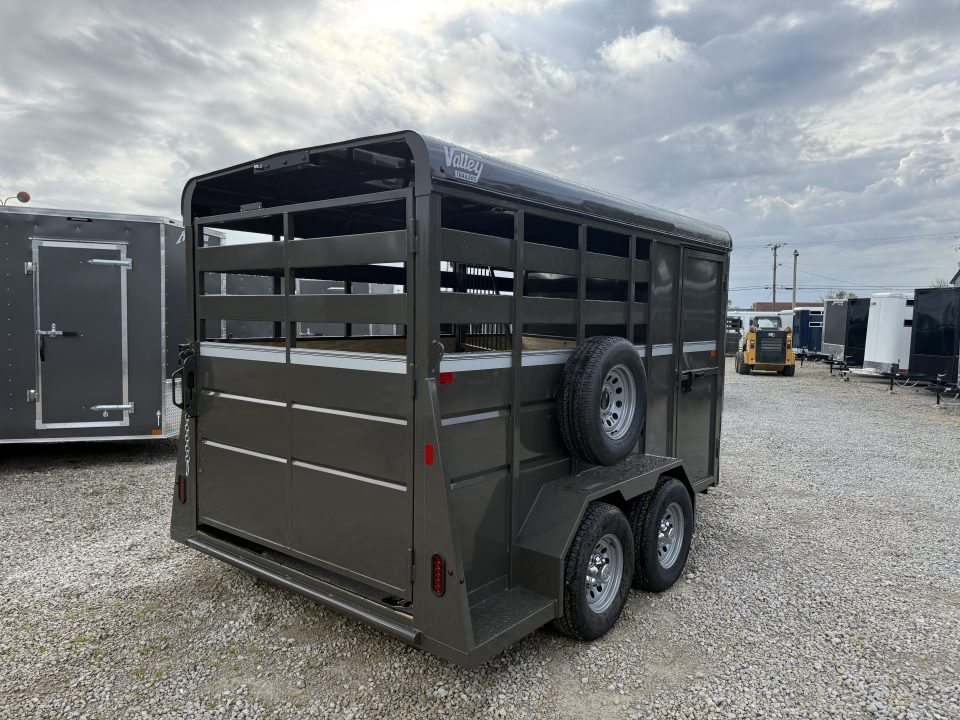 New 2026 Valley Trailers 2810 2 HORSE SLANT LOAD DELUXE 7' TALL