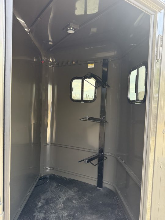 New 2026 Valley Trailers 2810 2 HORSE SLANT LOAD DELUXE 7' TALL