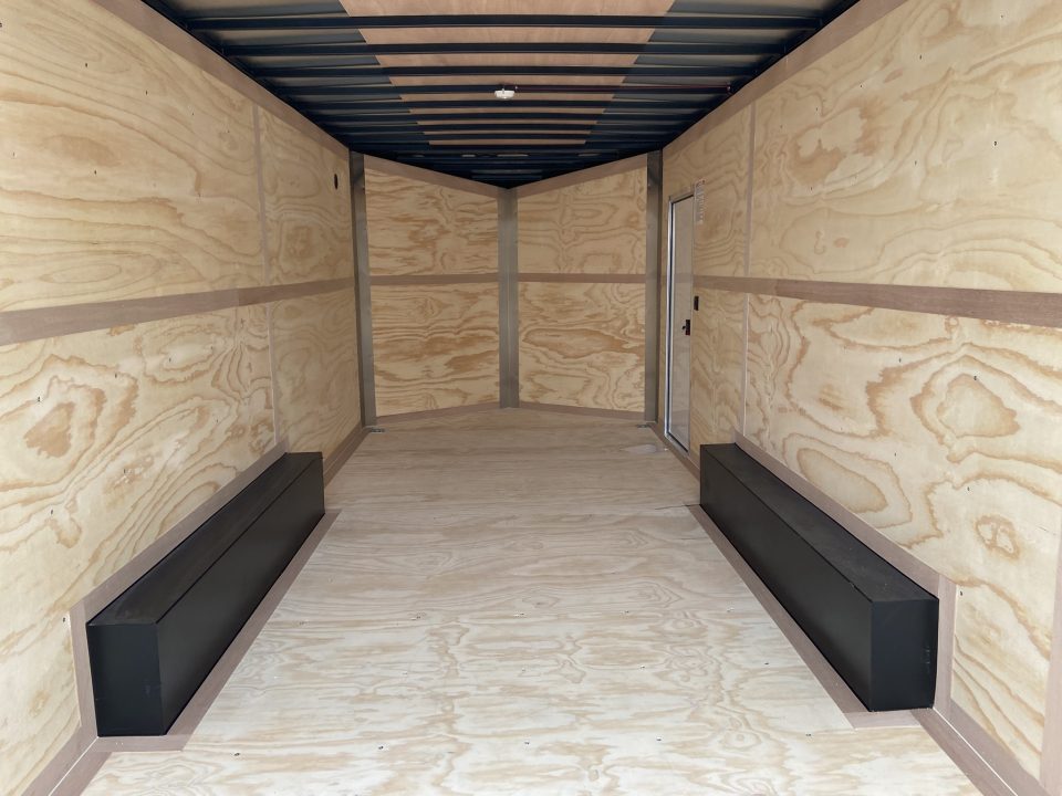 New United UJ-8.5X18 Enclosed Trailer