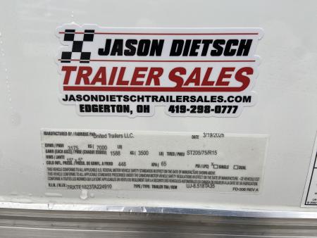 New United UJ-8.5X18 Enclosed Trailer