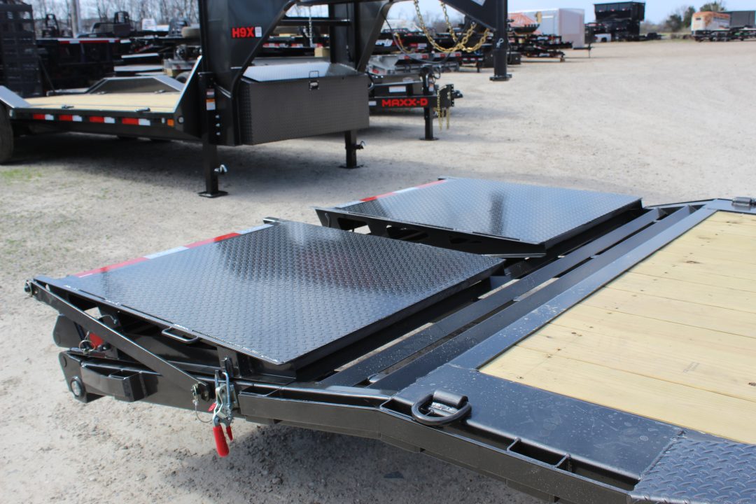 New 2026 MAXXD H8X 26' GN superwide equipment Equipment Trailer