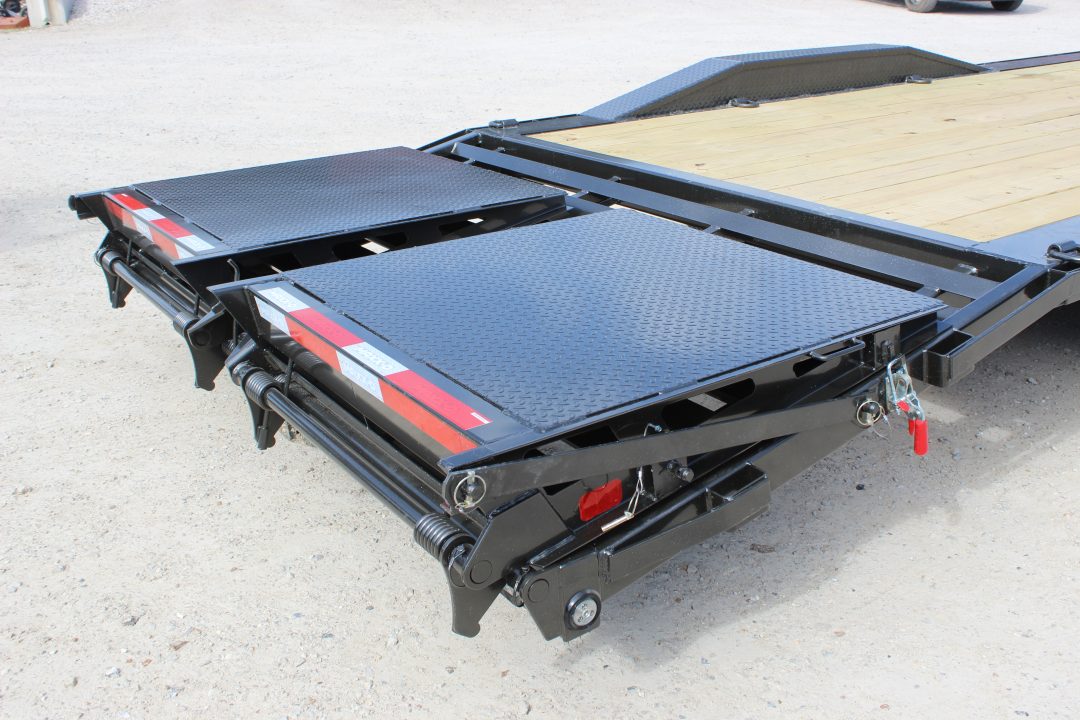 New 2026 MAXXD H8X 26' GN superwide equipment Equipment Trailer