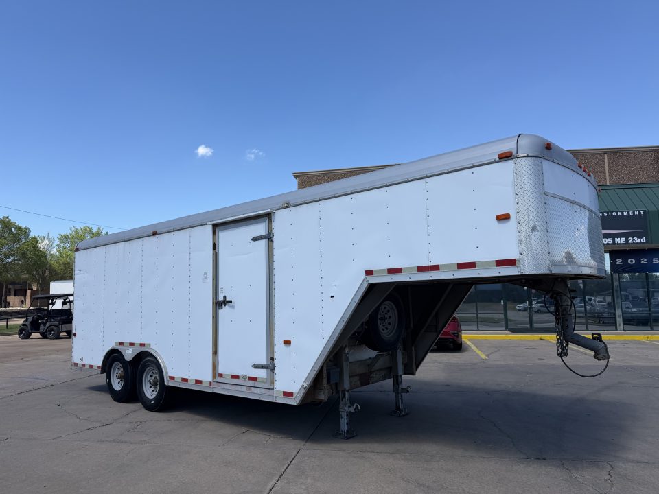 Used #034933 USED 2013 CARGO CRAFT TA5 8.5 X 26 TANDEM AXLE 14K GOOSENECK ENCLOSED TRAILER
