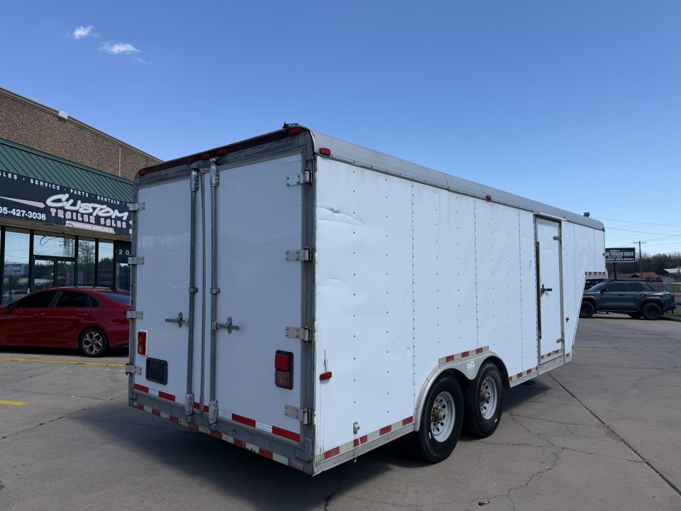 Used #034933 USED 2013 CARGO CRAFT TA5 8.5 X 26 TANDEM AXLE 14K GOOSENECK ENCLOSED TRAILER