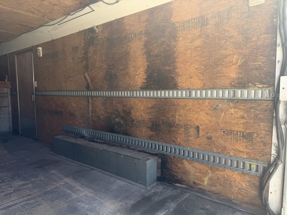 Used #034933 USED 2013 CARGO CRAFT TA5 8.5 X 26 TANDEM AXLE 14K GOOSENECK ENCLOSED TRAILER