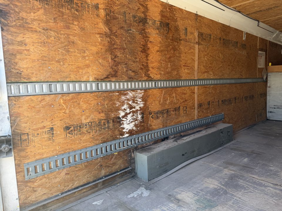 Used #034933 USED 2013 CARGO CRAFT TA5 8.5 X 26 TANDEM AXLE 14K GOOSENECK ENCLOSED TRAILER