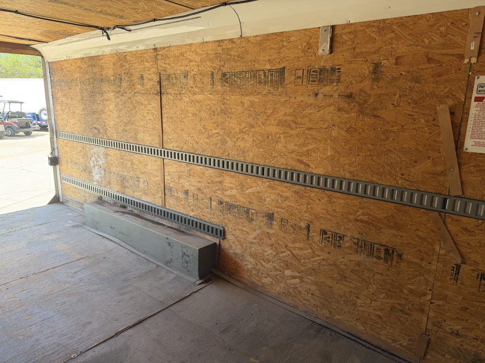 Used #034933 USED 2013 CARGO CRAFT TA5 8.5 X 26 TANDEM AXLE 14K GOOSENECK ENCLOSED TRAILER