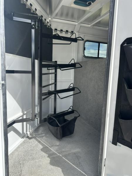 New 2027 Trails West Adventure 4 Horse