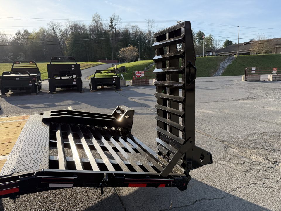 New 2026 Diamond C FMAX208 GOOSENECK TRAILER EXTRA WIDE RAMPS 18 PLY TIRES