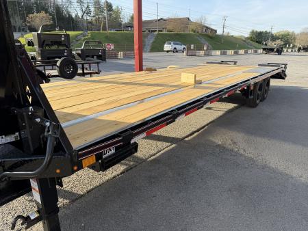 New 2026 Diamond C FMAX208 GOOSENECK TRAILER EXTRA WIDE RAMPS 18 PLY TIRES